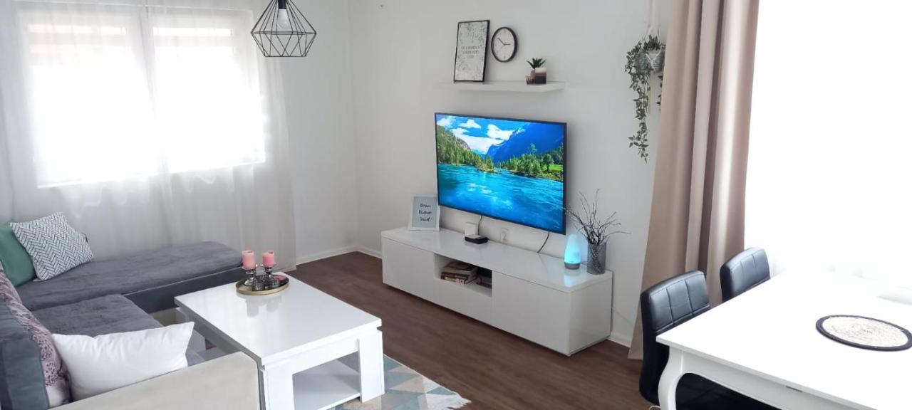 Cozy And Charming Apt. Sarajevo Appartamento Esterno foto
