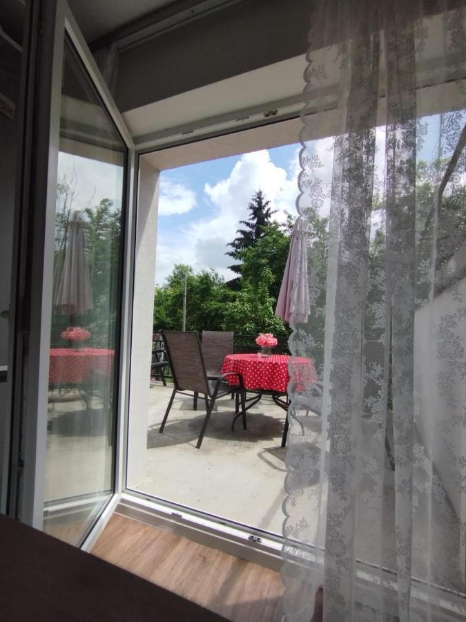 Cozy And Charming Apt. Sarajevo Appartamento Esterno foto